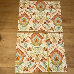 NWOT Pillow Shams. Set of two, you are getting both. Beautiful Vibrant Colors